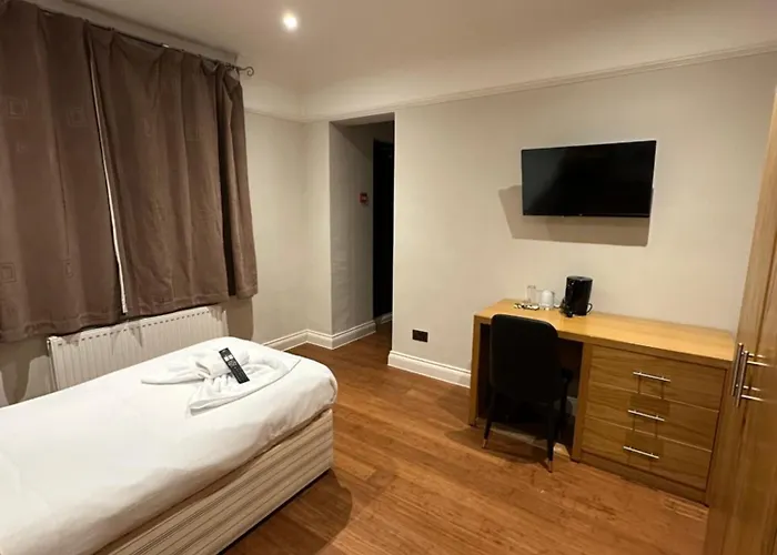 Oyo Cavendish Annexe